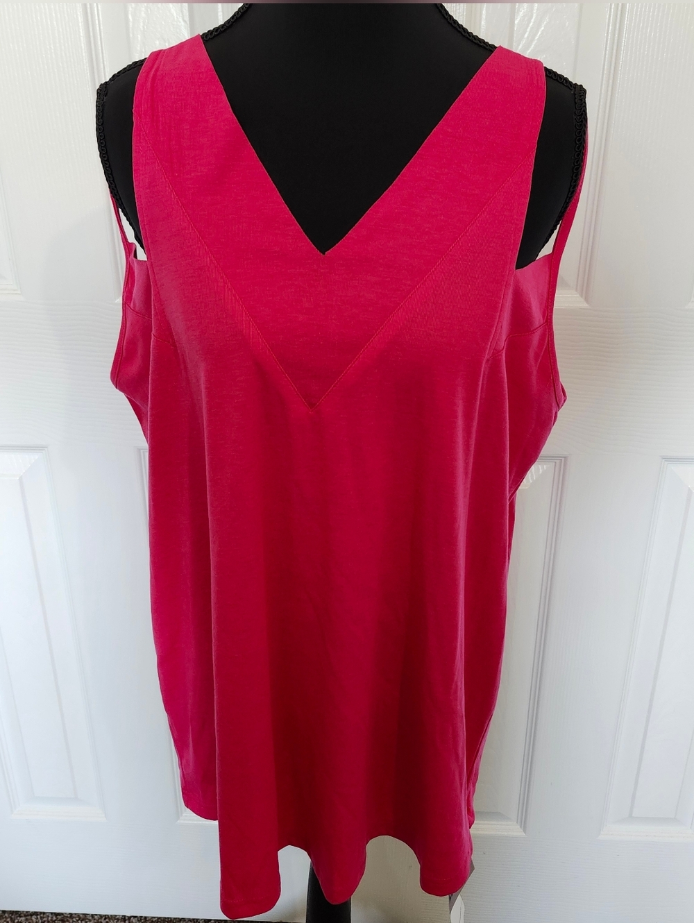 Crazy Train Size Large Pink V-neck Tank